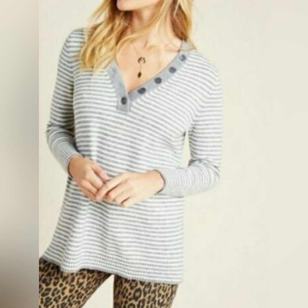 Anthropologie Womens Serena Gray Striped V Neck Henley Sweater Small. 306